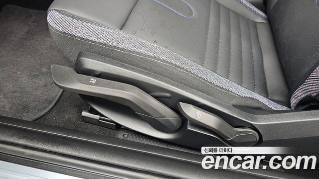 Mini Cooper C 2025 — Photo 28/31