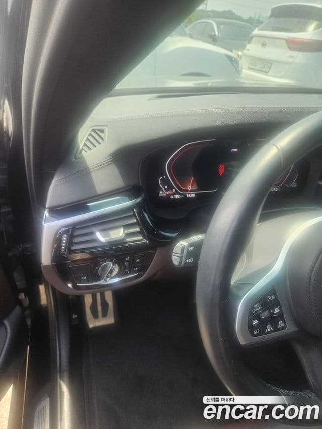 BMW 5 Series 2021 — ფოტო 4/16