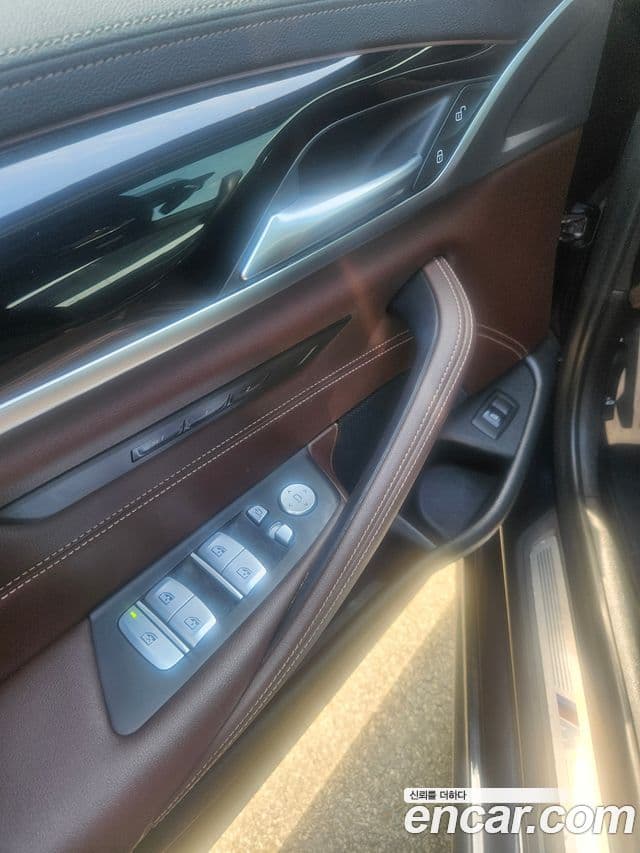 BMW 5 Series 2021 — ფოტო 8/16