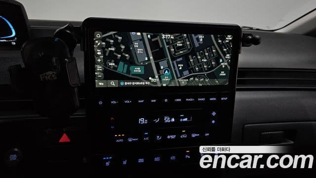 Hyundai Staria 2025 — Фото 13/20