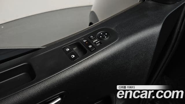 Hyundai Staria 2025 — Фото 16/20
