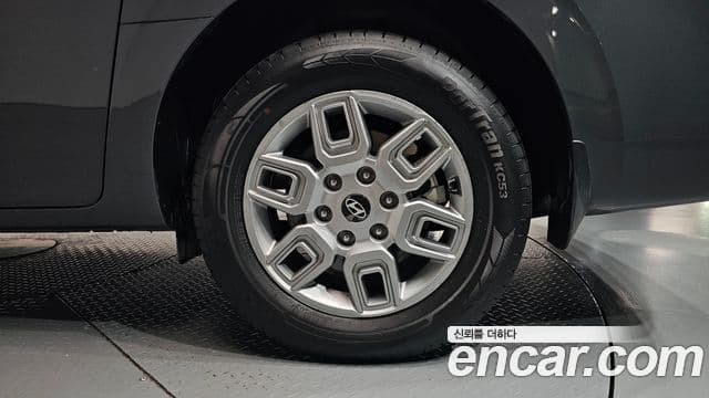 Hyundai Staria 2025 — ფოტო 19/32