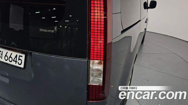 Hyundai Staria 2025 — ფოტო 28/32