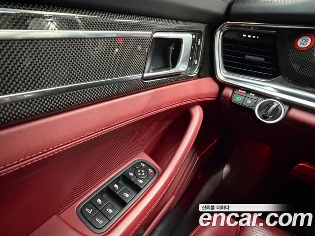 Porsche Panamera 2022 — ფოტო 17/20