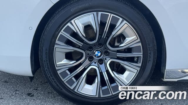 BMW 7 Series 2023 — ფოტო 4/20
