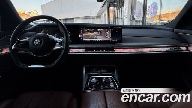 BMW 7 Series 2023 — ფოტო 6/20