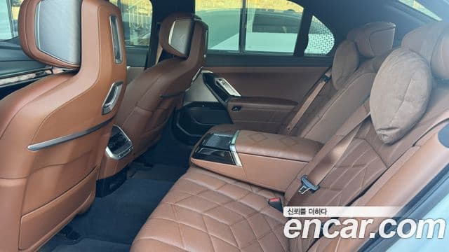 BMW 7 Series 2023 — ფოტო 12/20