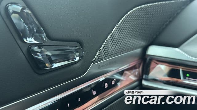 BMW 7 Series 2023 — ფოტო 17/20