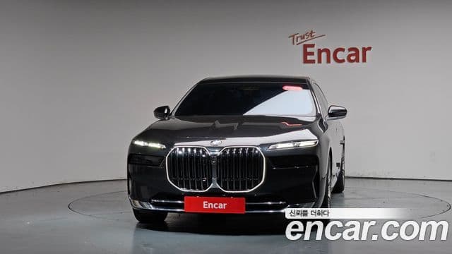 BMW 7 Series 2023 — ფოტო 3/20
