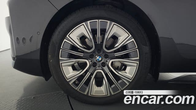 BMW 7 Series 2023 — ფოტო 5/20