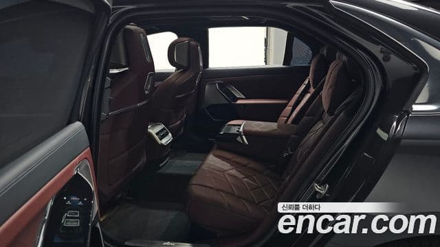 BMW 7 Series 2023 — ფოტო 11/20