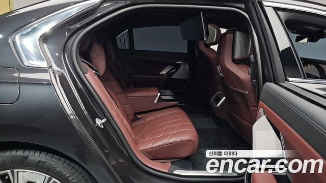BMW 7 Series 2023 — ფოტო 12/20