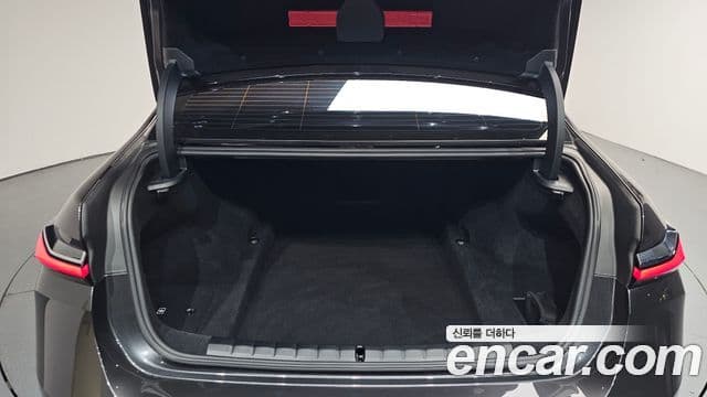 BMW 7 Series 2023 — ფოტო 20/20