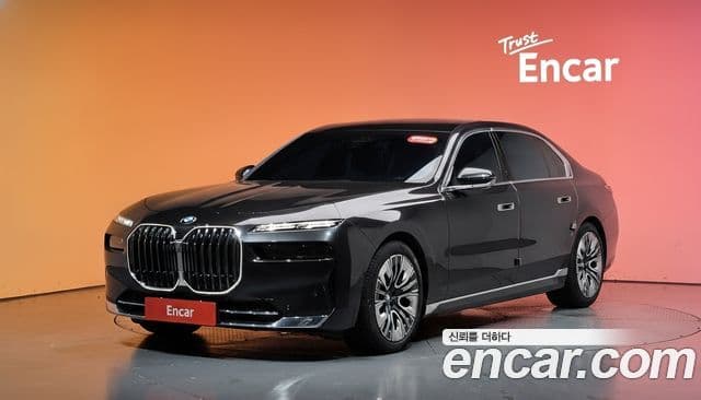 BMW 7 Series 2023 — ფოტო 1/20