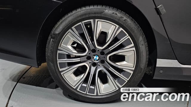 BMW 7 Series 2023 — Photo 12/49