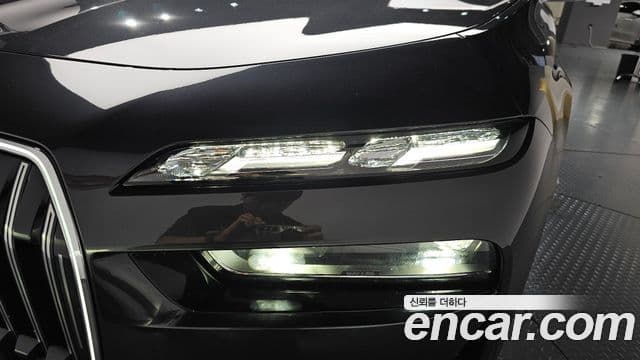 BMW 7 Series 2023 — Photo 23/49