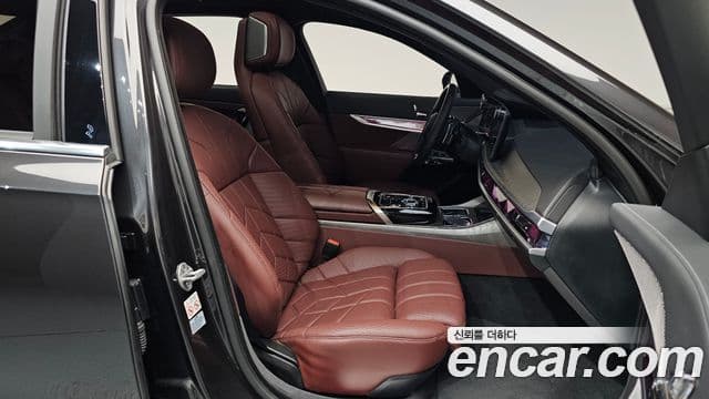 BMW 7 Series 2023 — Photo 33/49