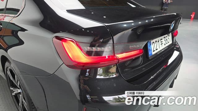 BMW 3 Series 2024 — Photo 19/36