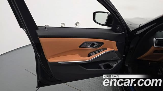 BMW 3 Series 2024 — Photo 13/36