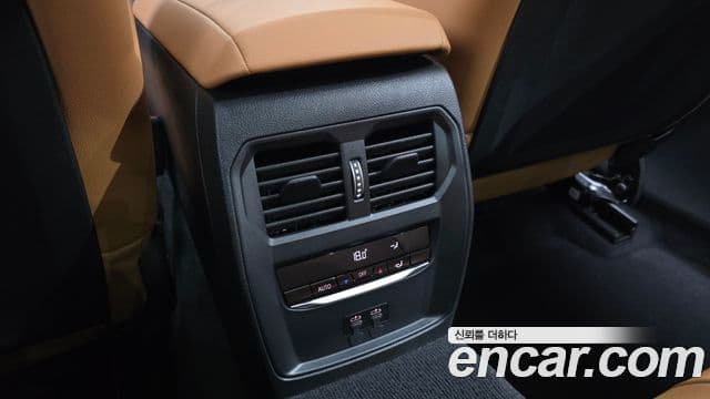 BMW 3 Series 2024 — Photo 7/36