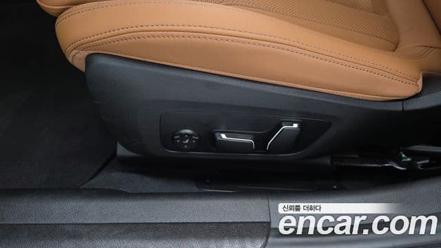 BMW 3 Series 2024 — Photo 8/36