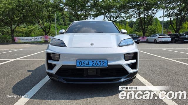 Porsche Macan EV 2025 — Photo 11/11