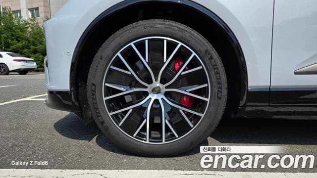Porsche Macan EV 2025 — Photo 4/11