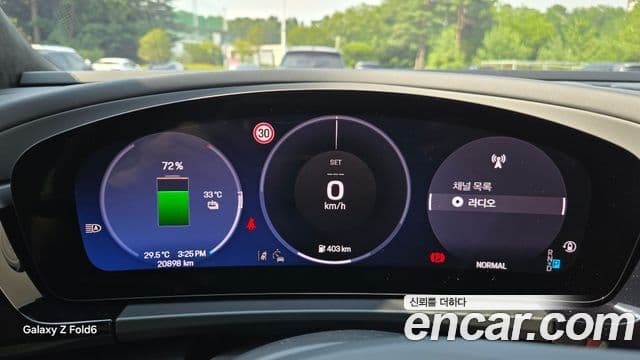Porsche Macan EV 2025 — Photo 7/11
