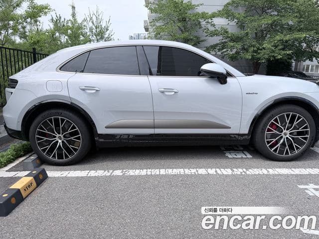 Porsche Macan EV 2025 — Photo 5/11