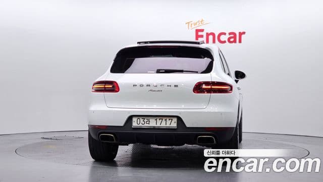 Porsche Macan 2018 — ფოტო 18/20