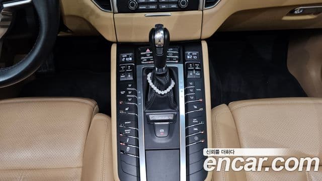 Porsche Macan 2018 — ფოტო 8/20