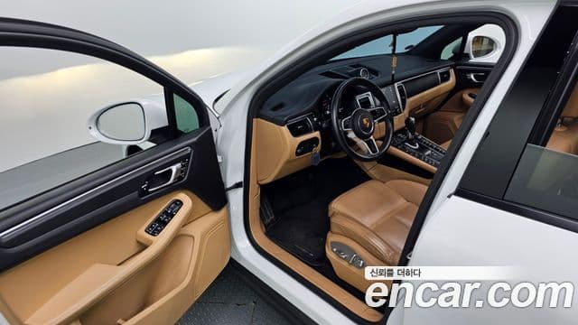 Porsche Macan 2018 — ფოტო 3/20