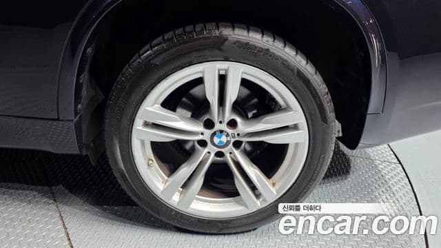 BMW X5 2018 — Şəkil 35/37