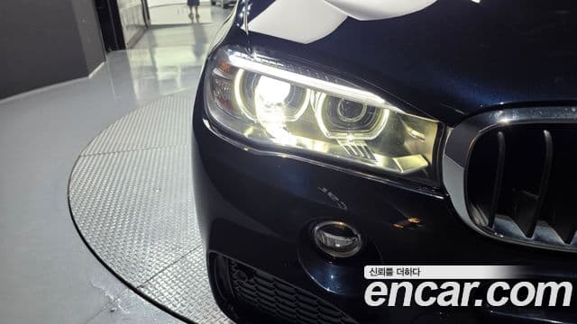 BMW X5 2018 — Şəkil 34/37