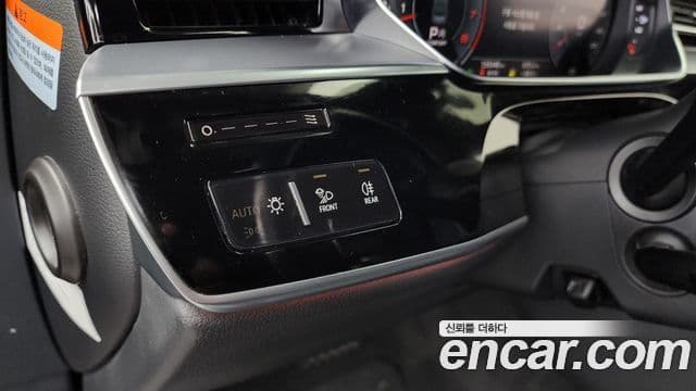 Audi A8 2019 — Şəkil 16/20