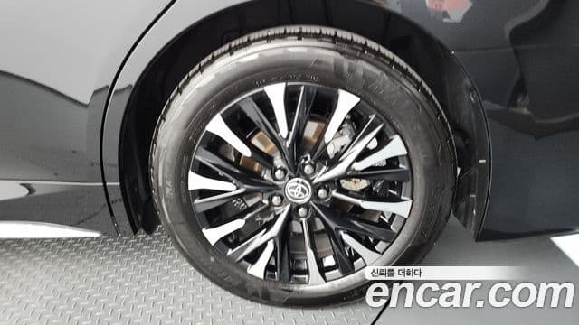 Toyota Alphard 2025 — Photo 25/34