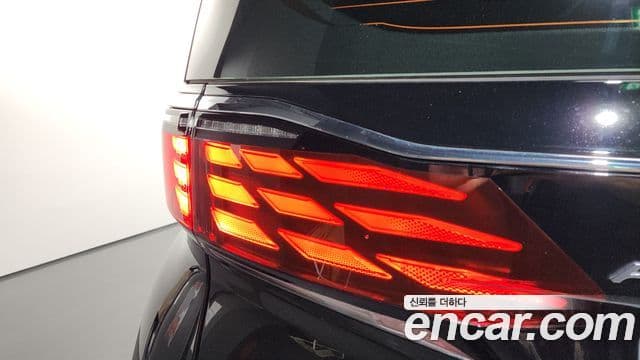 Toyota Alphard 2025 — Photo 11/34