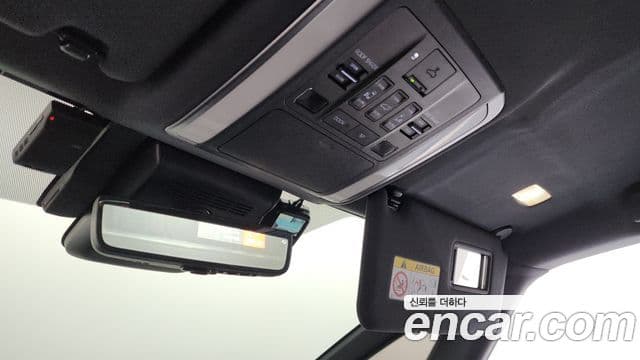 Toyota Alphard 2025 — Photo 12/34