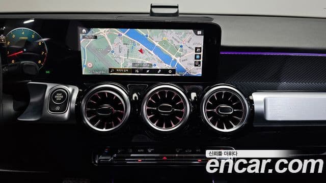 Mercedes-Benz GLB-Class 2022 — ფოტო 13/20