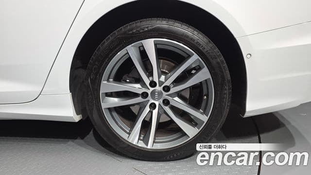 Audi A6 2020 — ფოტო 22/30