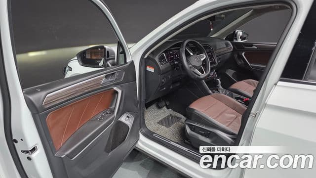 Volkswagen Tiguan Allspace 2023 — ფოტო 10/20
