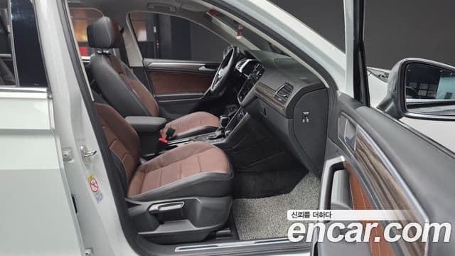 Volkswagen Tiguan Allspace 2023 — ფოტო 11/20