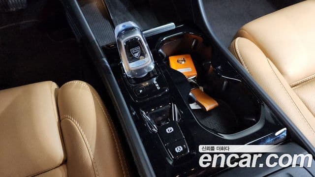 Volvo XC40 2021 — Şəkil 9/20
