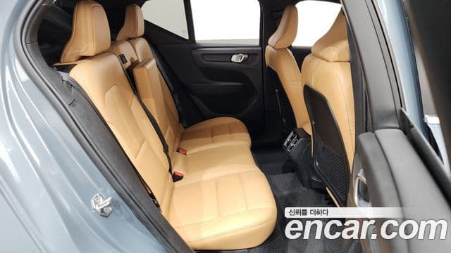 Volvo XC40 2021 — фото 11 из 20