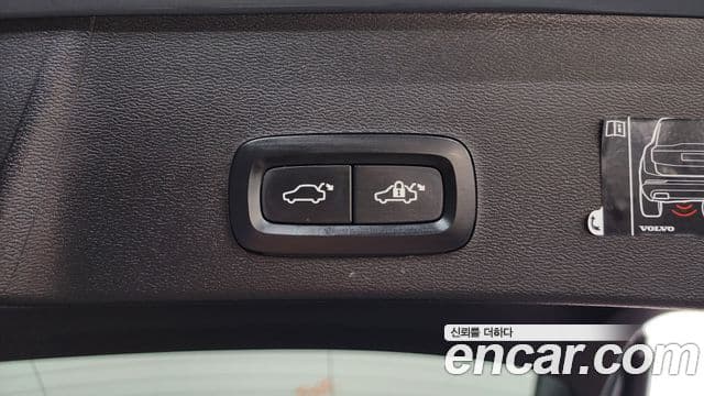 Volvo XC40 2021 — фото 18 из 20