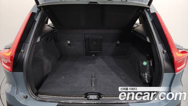 Volvo XC40 2021 — Şəkil 19/20
