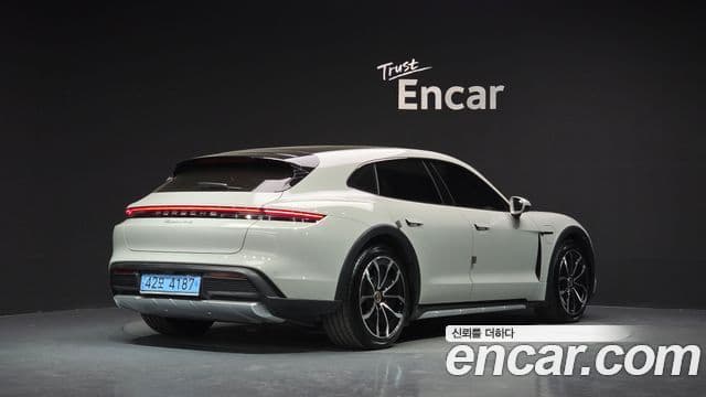 Porsche Taycan 2022 — Photo 34/36