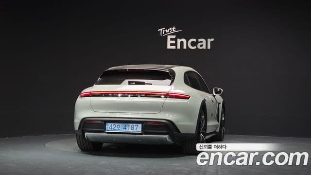 Porsche Taycan 2022 — Photo 32/36