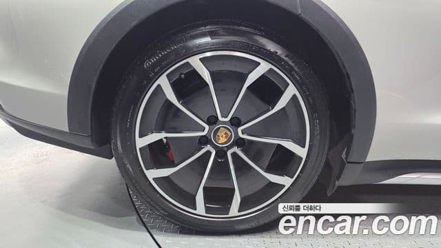 Porsche Taycan 2022 — Photo 25/36
