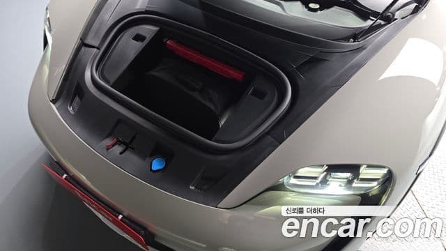 Porsche Taycan 2022 — Photo 7/36
